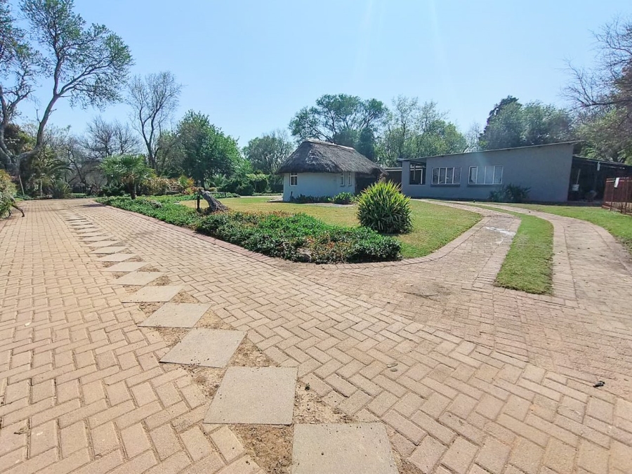 4 Bedroom Property for Sale in Viljoenskroon Free State